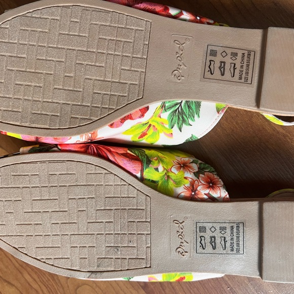 NWOT Qupid Floral Slingback Sandal - Picture 3 of 5